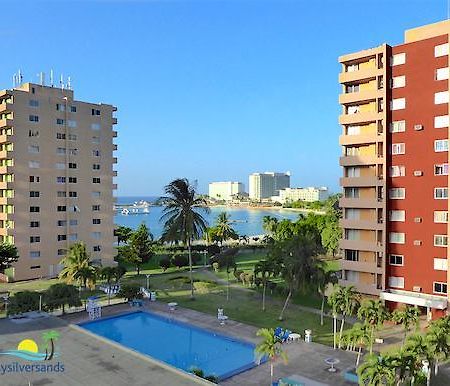 Turtle Towers Aparthotel Ocho Rios Exterior photo