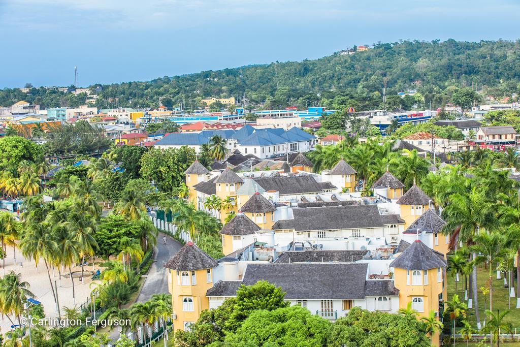 Turtle Towers Aparthotel Ocho Rios Exterior photo